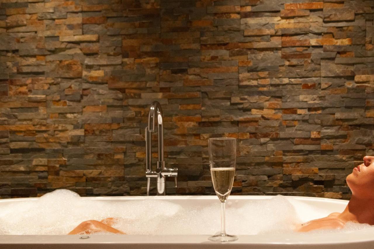 King Suite Spa Bath