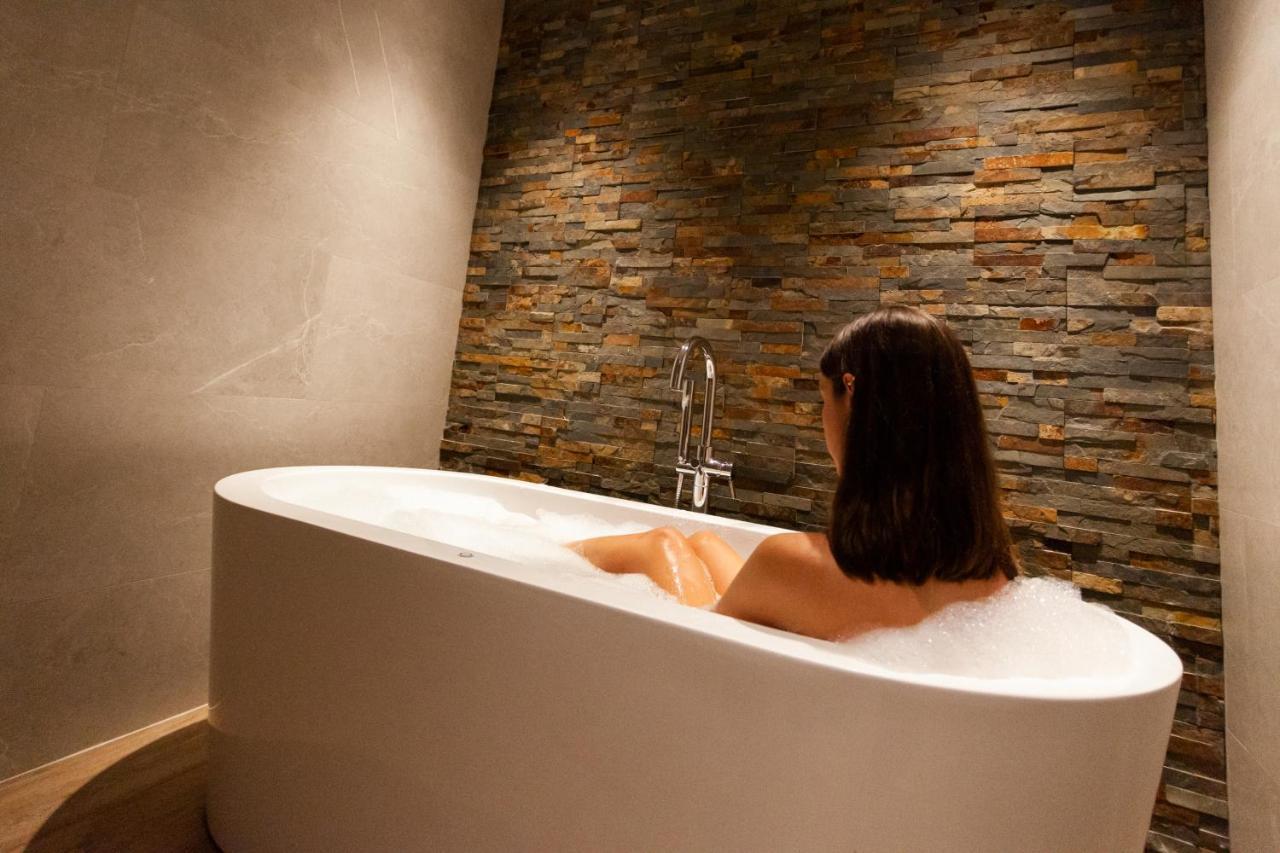 King Suite Spa Bath